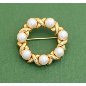 Vintage Victorian Open Circle Gold Tone Pearl Brooch by Marvello K10